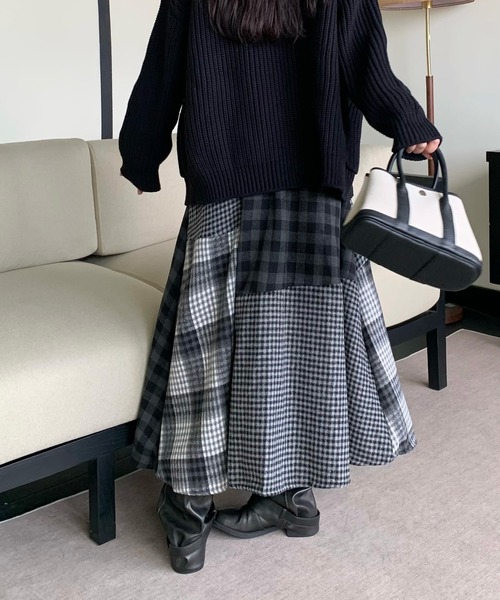 &soiree(アンドソワレ)の「パッチワークチェック柄フレアスカート(スカート・レディース・ブラック・SMALL/X-LARGE/LARGE/MEDIUM)」の5枚目の写真