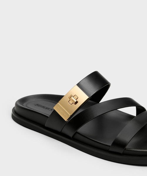 CHARLES & KEITH(チャールズ & キース)の「Aelin エイリン メタリックバックル ストラッピーサンダル(サンダル・レディース・ブラック/ライトブラウン/ホワイト・24.5cm/23.5cm/23cm/22.5cm/25.5cm/25cm)」の6枚目の写真