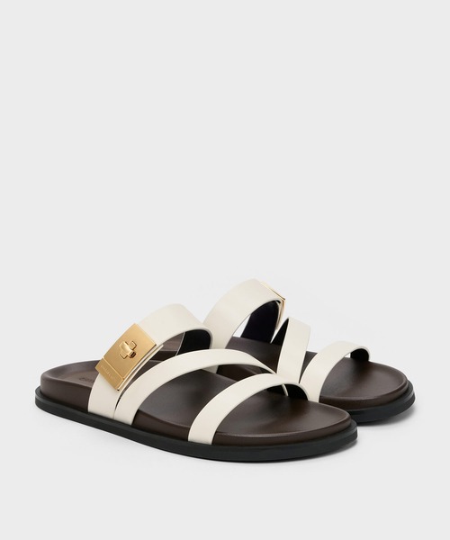 CHARLES & KEITH(チャールズ & キース)の「Aelin エイリン メタリックバックル ストラッピーサンダル(サンダル・レディース・ブラック/ライトブラウン/ホワイト・24.5cm/23.5cm/23cm/22.5cm/25.5cm/25cm)」の18枚目の写真