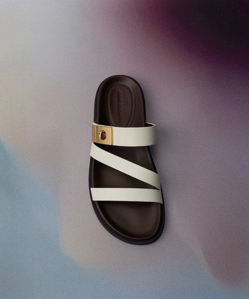 CHARLES & KEITH(チャールズ & キース)の「Aelin エイリン メタリックバックル ストラッピーサンダル(サンダル・レディース・ブラック/ライトブラウン/ホワイト・24.5cm/23.5cm/23cm/22.5cm/25.5cm/25cm)」の16枚目の写真
