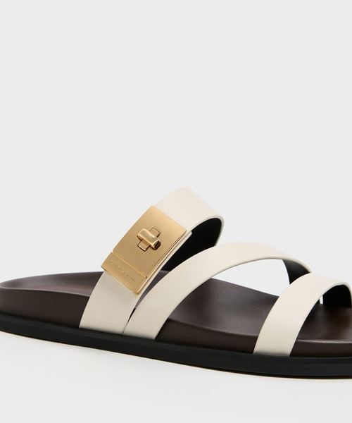 CHARLES & KEITH(チャールズ & キース)の「Aelin エイリン メタリックバックル ストラッピーサンダル(サンダル・レディース・ブラック/ライトブラウン/ホワイト・24.5cm/23.5cm/23cm/22.5cm/25.5cm/25cm)」の20枚目の写真