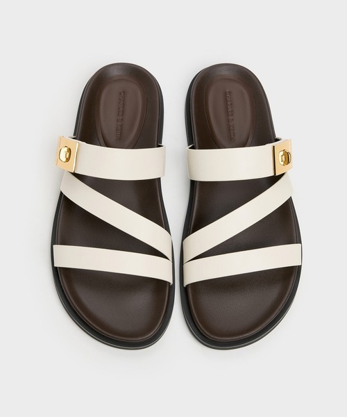 CHARLES & KEITH(チャールズ & キース)の「Aelin エイリン メタリックバックル ストラッピーサンダル(サンダル・レディース・ブラック/ライトブラウン/ホワイト・24.5cm/23.5cm/23cm/22.5cm/25.5cm/25cm)」の21枚目の写真