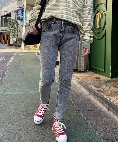 DOUBLE NAME（ダブルネーム）の「【S/M/Lサイズ展開！美脚シルエット！】MIXロック デニムスリムサルエルパンツ（デニムパンツ・レディース・ブラック系/インディゴブルー/サックスブルー・SMALL/LARGE/MEDIUM）」の22枚目の写真