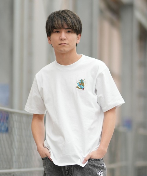 SANTA CRUZ(サンタクルーズ)の「SANTA CRUZ/サンタクルーズ 半袖 Tシャツ SNAKE BITE S/S TEE ムラサキ限定 502262406(Tシャツ/カットソー・メンズ・ブラック/ホワイト・L/M)」の3枚目の写真