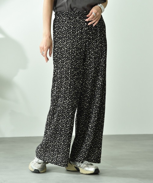 INTERPLANET（インタープラネット）の「カットスムース柄アソートプリーツパンツ（その他パンツ・レディース・オフホワイト/ブラウン/ブラック・FREE）」の12枚目の写真