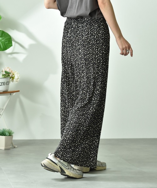 INTERPLANET（インタープラネット）の「カットスムース柄アソートプリーツパンツ（その他パンツ・レディース・オフホワイト/ブラウン/ブラック・FREE）」の15枚目の写真