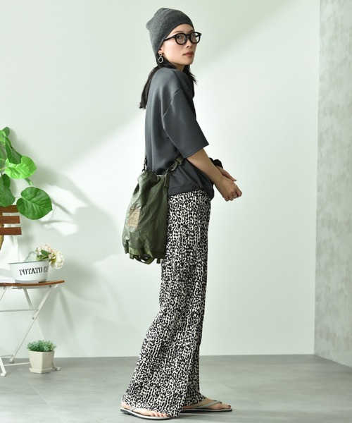 INTERPLANET（インタープラネット）の「カットスムース柄アソートプリーツパンツ（その他パンツ・レディース・オフホワイト/ブラウン/ブラック・FREE）」の20枚目の写真