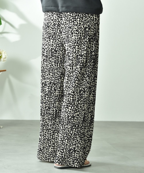 INTERPLANET（インタープラネット）の「カットスムース柄アソートプリーツパンツ（その他パンツ・レディース・オフホワイト/ブラウン/ブラック・FREE）」の4枚目の写真