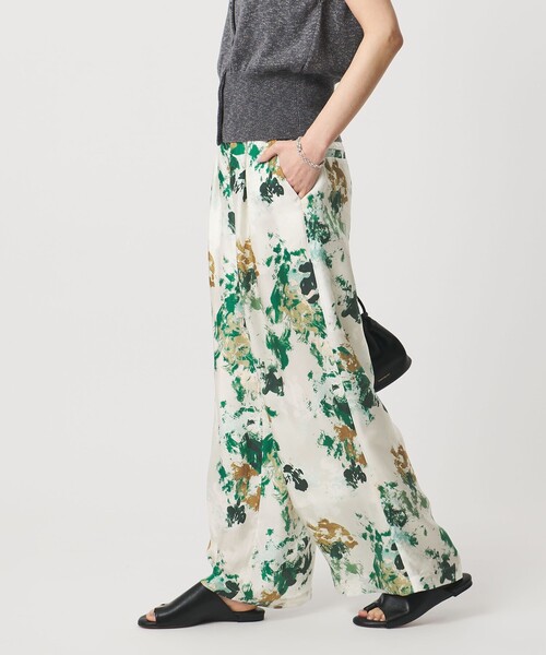 SACRA(サクラ)の「<SACRA>フローラプリント イージーパンツ(その他パンツ・レディース・ケリーグリーン・38/36)」の2枚目の写真