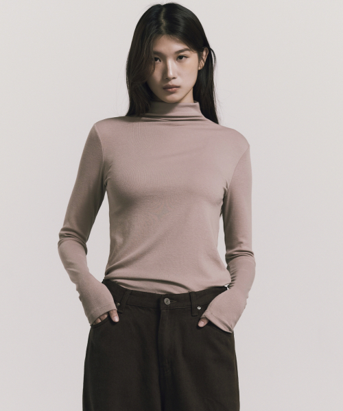 NICK&NICOLE（ニックアンドニコール）の「[ESSENTIAL] HIGH NECK SLIM TOP_BEIGE（Tシャツ/カットソー・レディース・その他・FREE）」の3枚目の写真