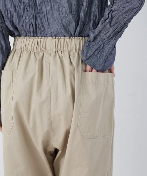conges payes ADIEU TRISTESSE(コンジェ ペイエ アデュートリステス)の「【FAVE】サイドポケットクロップドイージーパンツ(その他パンツ・レディース・ブラック/ベージュ/ミント/インディゴブルー・38)」の7枚目の写真