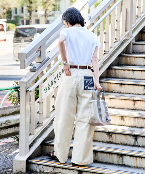 FREAK'S STORE（フリークスストア）の「FIT MAGIC マーベルト タックワイドパンツ/ウエストゴム（チノパンツ・レディース・ブラック/オフホワイト/キャメル/ブラウン・SMALL/MEDIUM）」の8枚目の写真