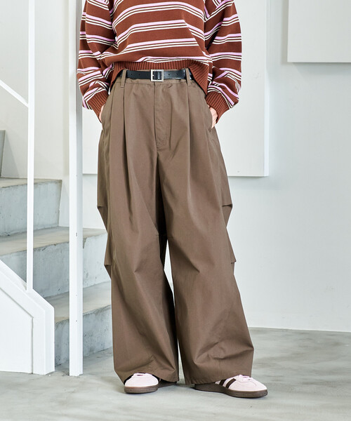 FREAK'S STORE(フリークスストア)の「FIT MAGIC マーベルト タックワイドパンツ/ウエストゴム(チノパンツ・レディース・ブラック/オフホワイト/キャメル/ブラウン・SMALL/MEDIUM)」の7枚目の写真