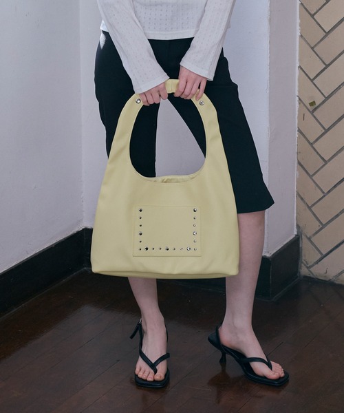 Unblend（アンブレンド）の「【Unblend】2way スタッズトライアングルショルダーバッグ（ハンドバッグ・レディース・レモンイエロー/ブラック/ブラウン・FREE）」の12枚目の写真