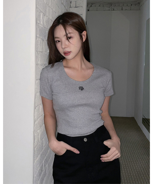 muahmuah（ムーアムーア）の「スティッチUネック半袖Tシャツ[4色]（Tシャツ/カットソー・レディース・グレー/アイボリー/ブラック/ネイビー・FREE）」の10枚目の写真