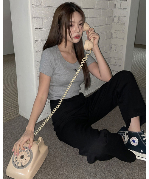 muahmuah（ムーアムーア）の「スティッチUネック半袖Tシャツ[4色]（Tシャツ/カットソー・レディース・グレー/アイボリー/ブラック/ネイビー・FREE）」の12枚目の写真