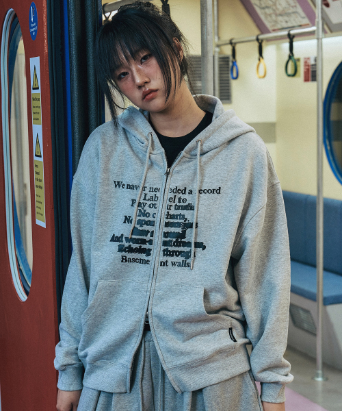 ELIMENO(エリメノ)の「ELレコードラベル2WAYフードジップアップ2カラー(パーカー・メンズ・ブラック/グレー・1/2/3/4)」の3枚目の写真
