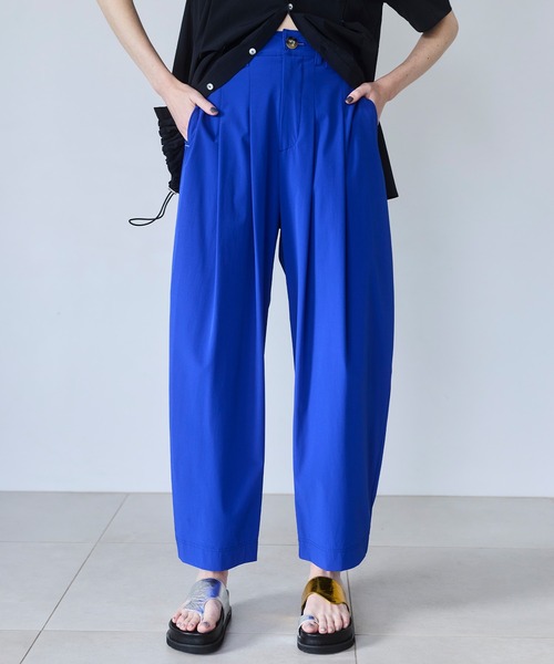 OMMO(オーエムエムオー)の「EASY WIDE TUCK PT(その他パンツ・レディース・ホワイト/ピンク/ブルー/ブラック・36/38)」の1枚目の写真
