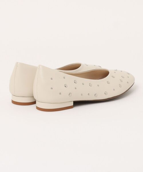 UnReef(アンリーフ)の「スタッズカッターパンプス(パンプス・レディース・ブラック/アイボリー・22.5cm/23.0cm/23.5cm/24.0cm)」の3枚目の写真