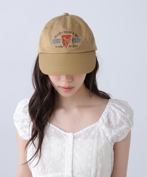FREE'S MART(フリーズマート)の「ショップ刺繍キャップ(キャップ・レディース・ベージュ/ブラック・フリ-)」の2枚目の写真