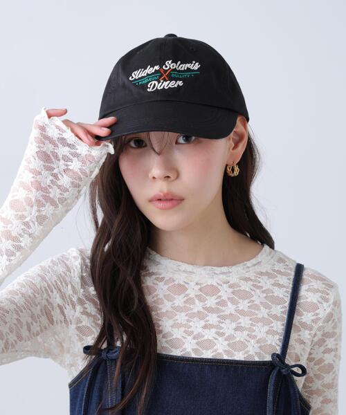 FREE'S MART(フリーズマート)の「ショップ刺繍キャップ(キャップ・レディース・ベージュ/ブラック・フリ-)」の1枚目の写真