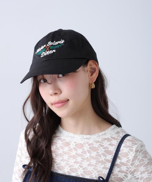 FREE'S MART(フリーズマート)の「ショップ刺繍キャップ(キャップ・レディース・ベージュ/ブラック・フリ-)」の3枚目の写真