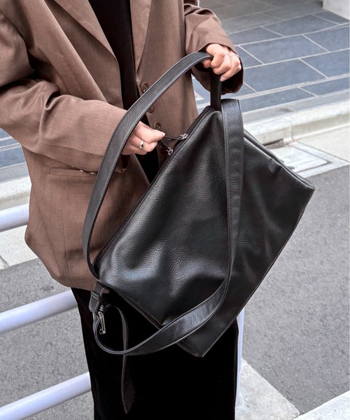 feepur（フェピュール）の「ツーハンドルビッグスクエアショルダーバッグ（ショルダーバッグ・レディース・ブラック・FREE）」の15枚目の写真