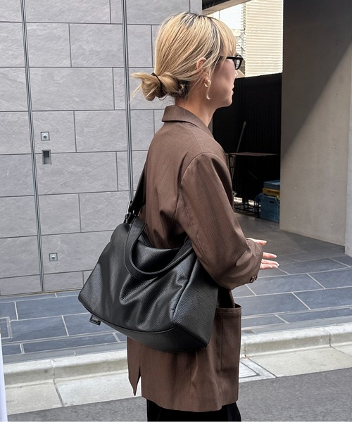 feepur（フェピュール）の「ツーハンドルビッグスクエアショルダーバッグ（ショルダーバッグ・レディース・ブラック・FREE）」の13枚目の写真