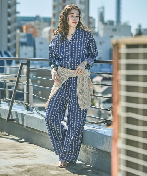 GEORGE'S(ジョージズ)の「デニム刺繍シャツ(シャツ/ブラウス・レディース・ブルー・FREE)」の2枚目の写真