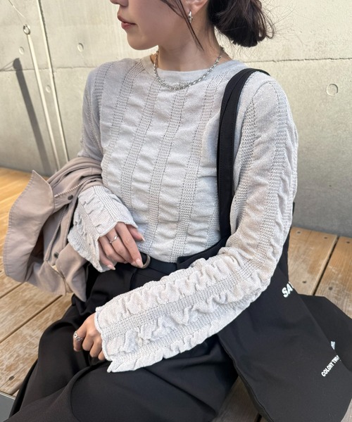 COLONY 2139(コロニートゥーワンスリーナイン)の「ギャザーシアーストライプニット(ニット/セーター・レディース・ライトグレー/ブルー/ブラック/アイボリー/イエロー・FREE)」の3枚目の写真