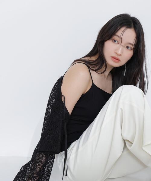 NATURAL BEAUTY BASIC（ナチュラルビューティーベーシック）の「◇カップ付インナーシリーズ バックシャンキャミソール（キャミソール・レディース・オフホワイト/ブラック・FREE）」の6枚目の写真