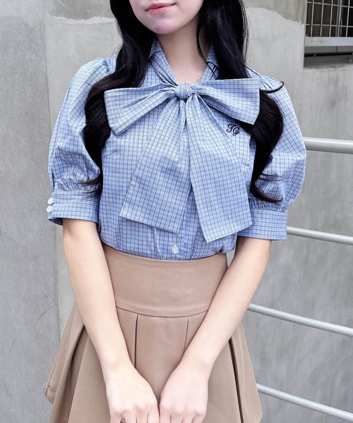 INGNI（イング）の「胸刺繍ボウタイ半袖ブラウス（シャツ/ブラウス・レディース・ブルー系1/ピンク/オフホワイト/サックスブルー/ブルー系8・M）」の5枚目の写真