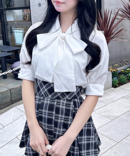 INGNI（イング）の「胸刺繍ボウタイ半袖ブラウス（シャツ/ブラウス・レディース・ブルー系1/ピンク/オフホワイト/サックスブルー/ブルー系8・M）」の7枚目の写真