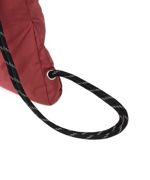 PARROTT CANVAS(パロットキャンバス)の「PARROTT CANVAS: ナップザック(バックパック/リュック・レディース・ブラック/ワイン・ONE SIZE)」の6枚目の写真