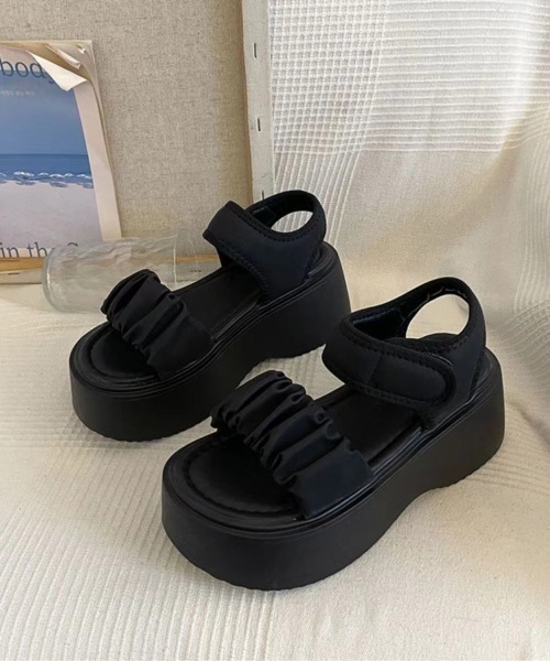 Teem Store(チームストア)の「ギャザーベルトデザイン厚底サンダル(サンダル・レディース・ブラック/アイボリー・M/L)」の5枚目の写真