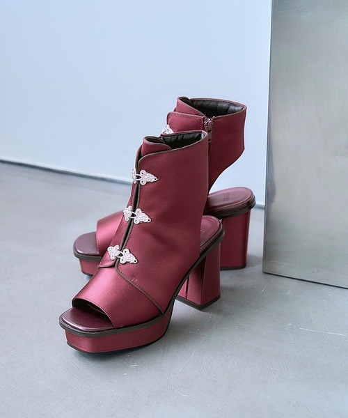 HARE（ハレ）の「【4サイズ展開！一部WEB限定】メタルチャイナパーツブーサン（サンダル・レディース・ブラック/ネイビー/レッド・SMALL/MEDIUM/LARGE/X-LARGE）」の3枚目の写真