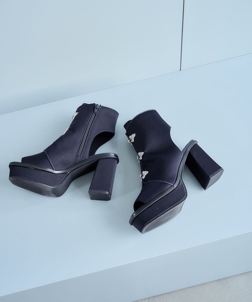 HARE（ハレ）の「【4サイズ展開！一部WEB限定】メタルチャイナパーツブーサン（サンダル・レディース・ブラック/ネイビー/レッド・SMALL/MEDIUM/LARGE/X-LARGE）」の5枚目の写真