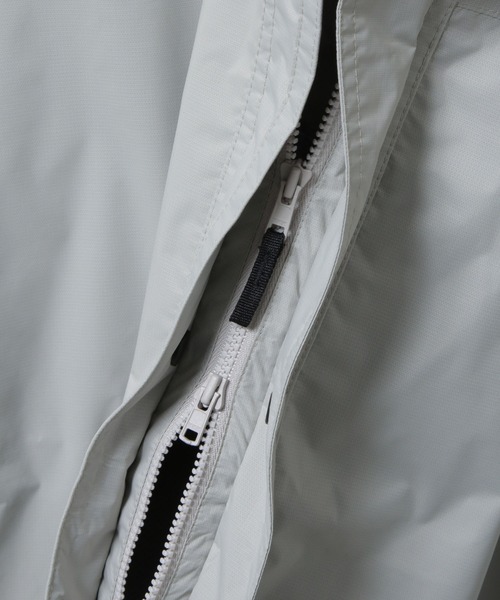 THE NORTH FACE(ザノースフェイス)の「THE NORTH FACE/Hydrena Rain Poncho(ポンチョ・メンズ・ブラック/アイボリー・L/M)」の12枚目の写真