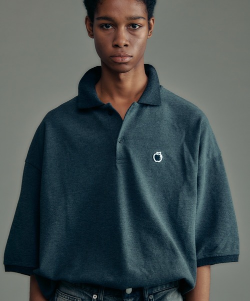 ADAM PATEK(アダムパテック)の「【ADAMPATEK/アダムパテック】BITE APPLE patch polo shirt ポロシャツ(ポロシャツ・メンズ・ホワイト/グレー/ブラック・2)」の3枚目の写真