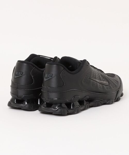 NIKE(ナイキ)の「《NIKE》リアックス 8 NSW SL(スニーカー・メンズ・ブラック×ブラック/ベージュ×ブラック/ホワイト×シルバー/ホワイト系その他/ブラック×ホワイト・27.5cm/26.0cm/28.0cm/26.5cm/27.0cm/25.5cm)」の6枚目の写真