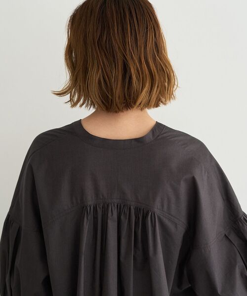 YECCA VECCA(イェッカヴェッカ)の「ORGABITS 5分袖スキッパーシャツ(シャツ/ブラウス・レディース・ブルーグリーン/ベージュ/チャコールグレー・FREE)」の7枚目の写真