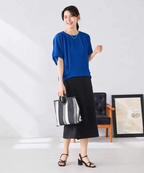 a.v.v(アーヴェヴェ)の「ポコポコドルマントップス(Tシャツ/カットソー・レディース・ブルー/ブラック/ホワイト・36/38/40)」の17枚目の写真