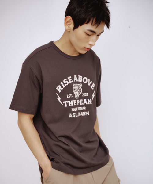 KALAPATTHAR(カラパタール)の「KP SLOGAN TIGER GRAPHIC SHORT-SLEEVED T-SHIRT - GREY(Tシャツ/カットソー・メンズ・その他・MEDIUM/LARGE/X-LARGE)」の1枚目の写真