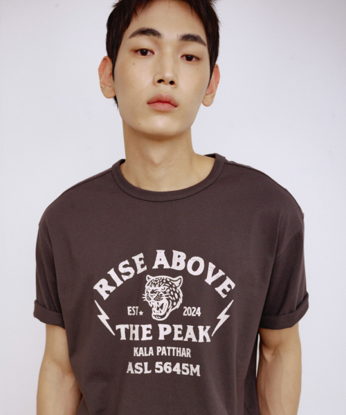 KALAPATTHAR(カラパタール)の「KP SLOGAN TIGER GRAPHIC SHORT-SLEEVED T-SHIRT - GREY(Tシャツ/カットソー・メンズ・その他・MEDIUM/LARGE/X-LARGE)」の3枚目の写真