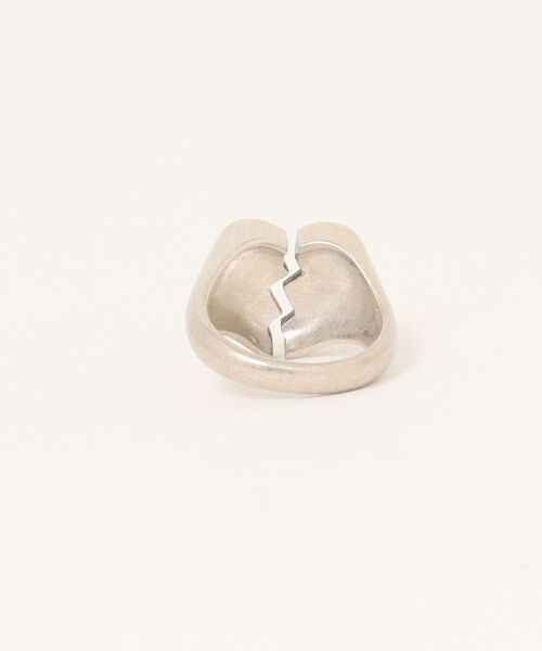 ALLSAINTS(オールセインツ)の「BROKEN HEART STERLING SILVER RING | ブロークン ハート スターリング シルバー リング(リング・メンズ・シルバー・S/M)」の9枚目の写真