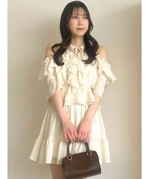 dazzlin(ダズリン)の「シフォンフリルカタアキペプラムブラウス(シャツ/ブラウス・レディース・ブラック/アイボリー/その他1・FREE)」の1枚目の写真