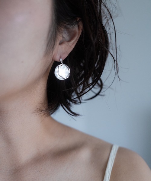Wonder apartment SELECT(ワンダーアパートメントセレクト)の「ニュアンスサークルピアス(ピアス(両耳用)・レディース・ゴールド/シルバー・FREE)」の1枚目の写真