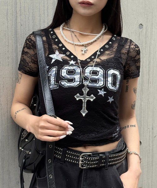 lilful（リルフル）の「【26年春夏新作】Y2K ナンバリングデザイン スタッズ&アイレットアクセント シアーレーストップス（Tシャツ/カットソー・レディース・ブラック/ホワイト・F）」の12枚目の写真