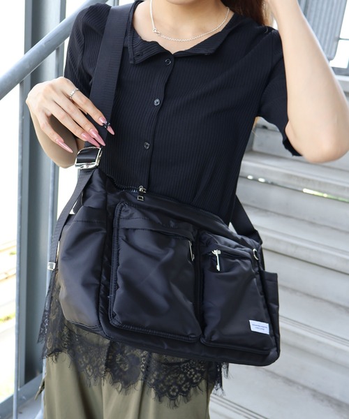 SpRay(スプレイ)の「2ポケットナイロンショルダーバッグ(ショルダーバッグ・レディース・ブラウン/ブラック/アイボリー・FREE)」の7枚目の写真
