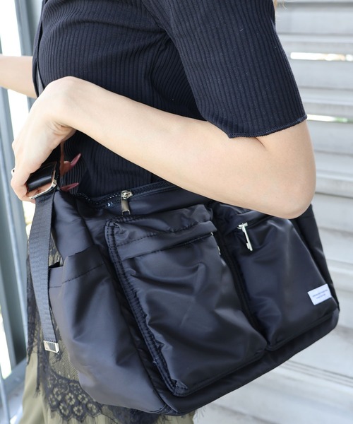 SpRay(スプレイ)の「2ポケットナイロンショルダーバッグ(ショルダーバッグ・レディース・ブラウン/ブラック/アイボリー・FREE)」の9枚目の写真